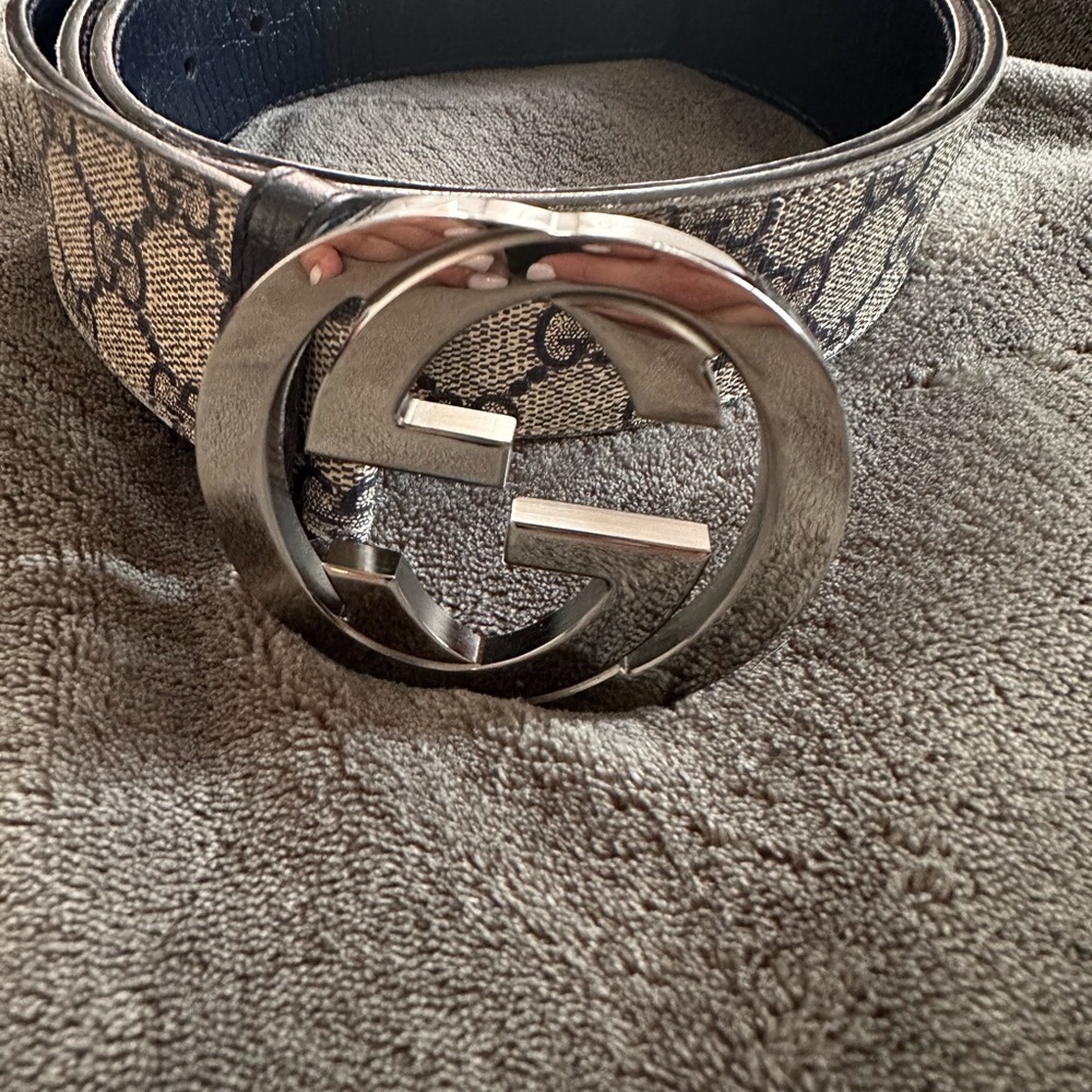 Men’s monogram Gucci belt size 105-42